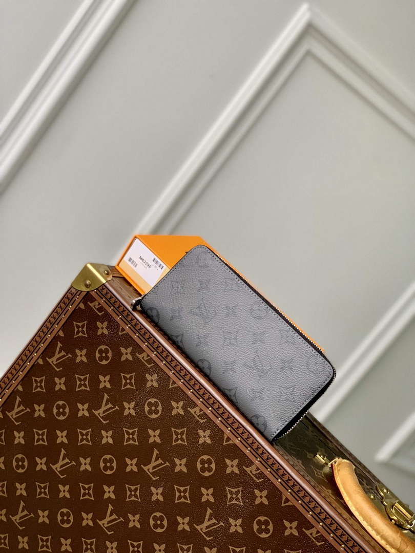 LV M62295 Louis Vuitton Zippy Wallet Vertical Gray