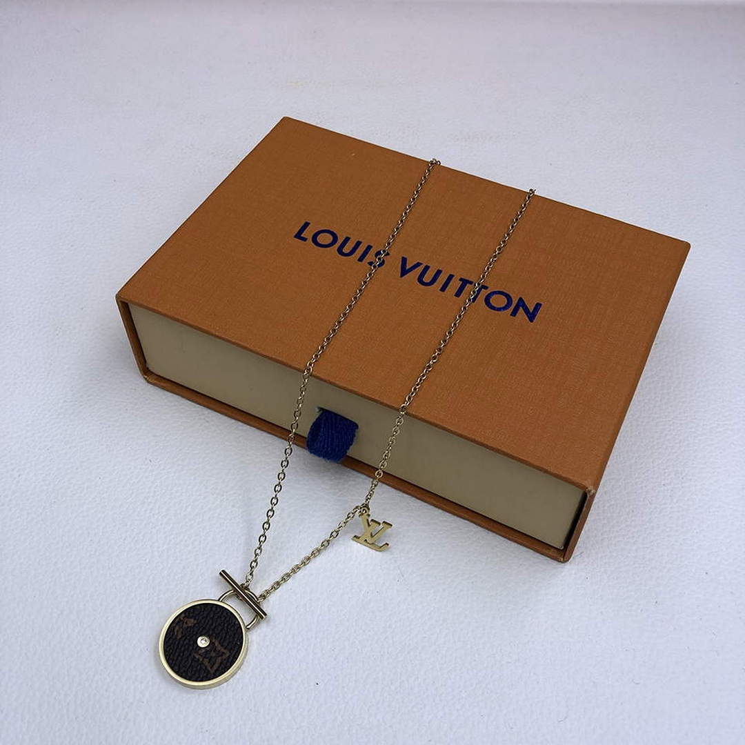 LV M62486 Louis Vuitton Monogram Charms Necklace