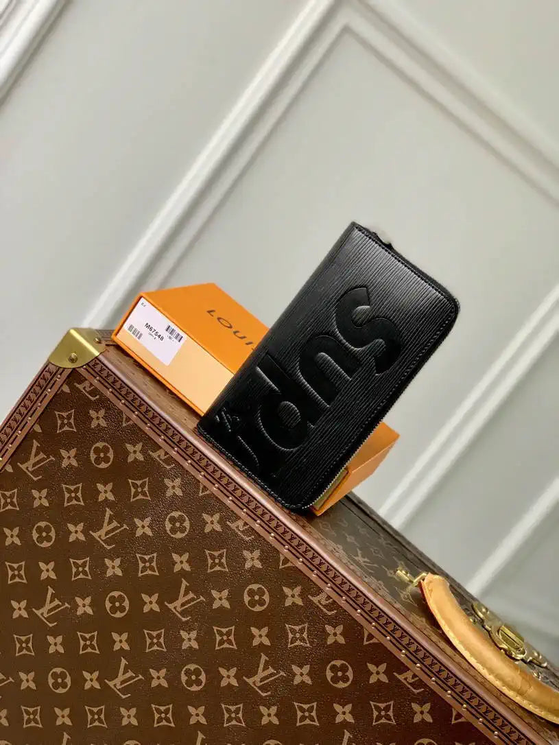 LV M67548 Zippy Wallet Louis Vuitton x Supreme leather Black