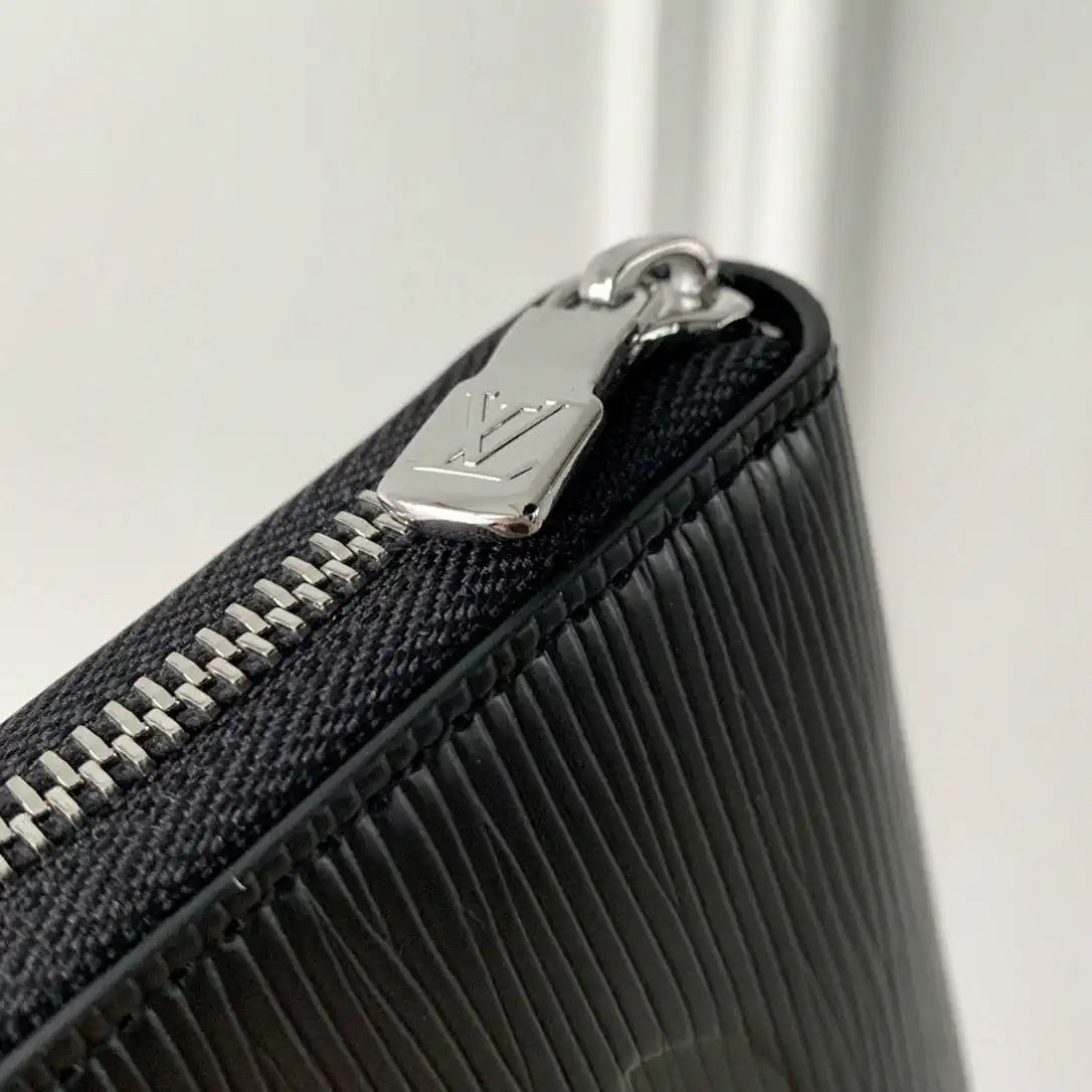 LV M67548 Zippy Wallet Louis Vuitton x Supreme leather Black