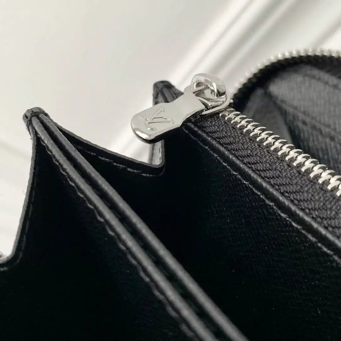 LV M67548 Zippy Wallet Louis Vuitton x Supreme leather Black