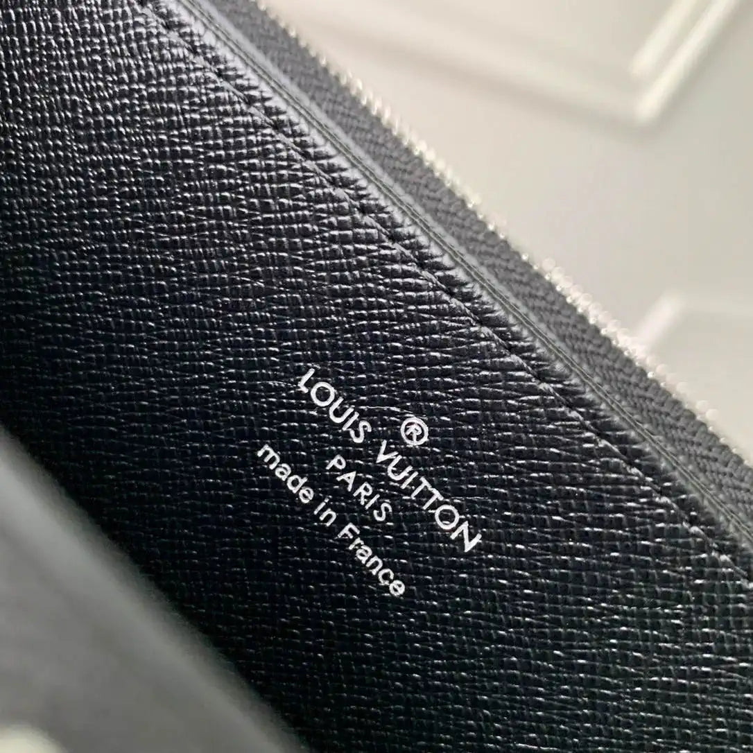 LV M67548 Zippy Wallet Louis Vuitton x Supreme leather Black