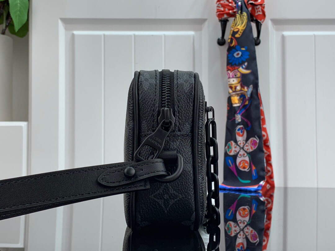 LV M68321 Louis Vuitton Pochette Volga Bag Black - Default Title - View 2