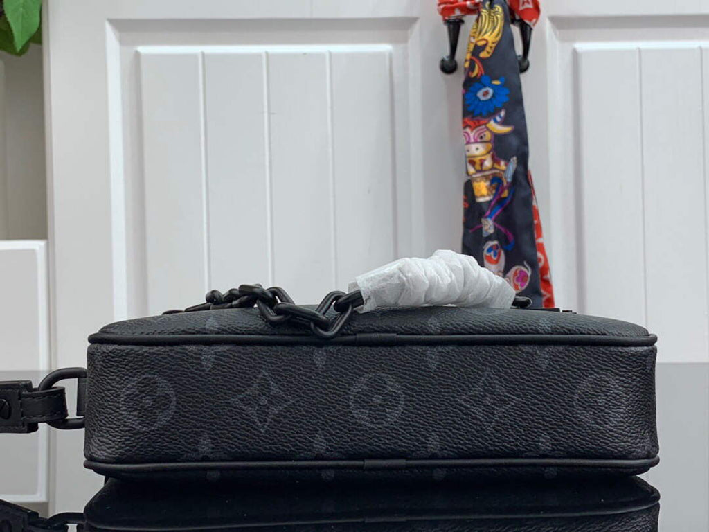 LV M68321 Louis Vuitton Pochette Volga Bag Black