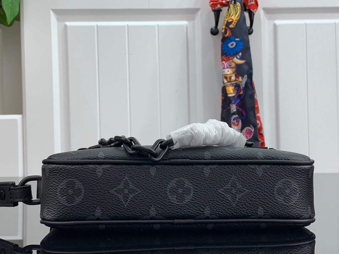 LV M68321 Louis Vuitton Pochette Volga Bag Black - Default Title - View 4