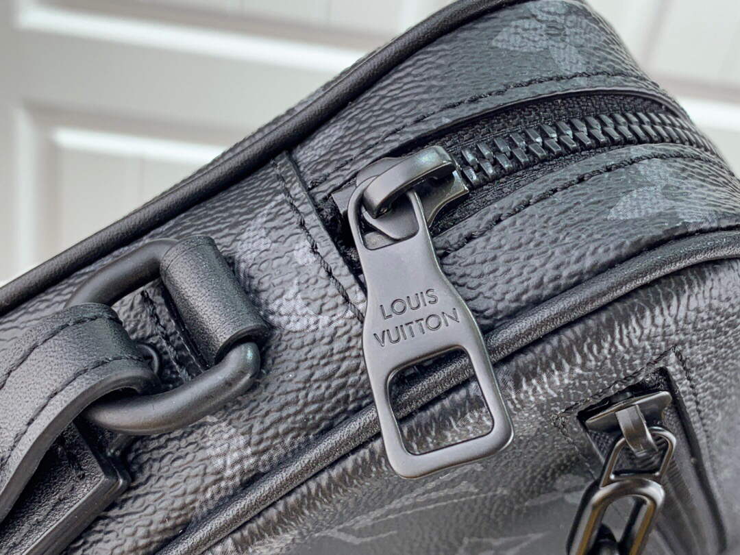 LV M68321 Louis Vuitton Pochette Volga Bag Black - Default Title - View 7