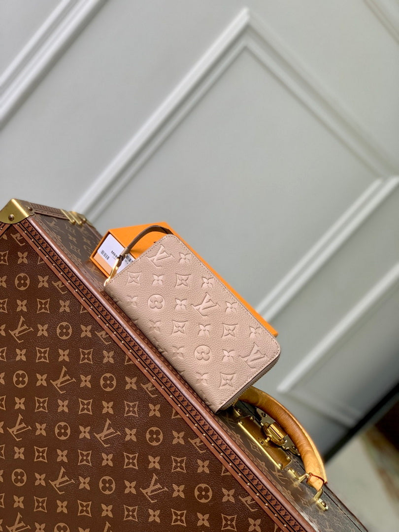 LV M69034 Louis Vuitton Zippy Wallet Khaki
