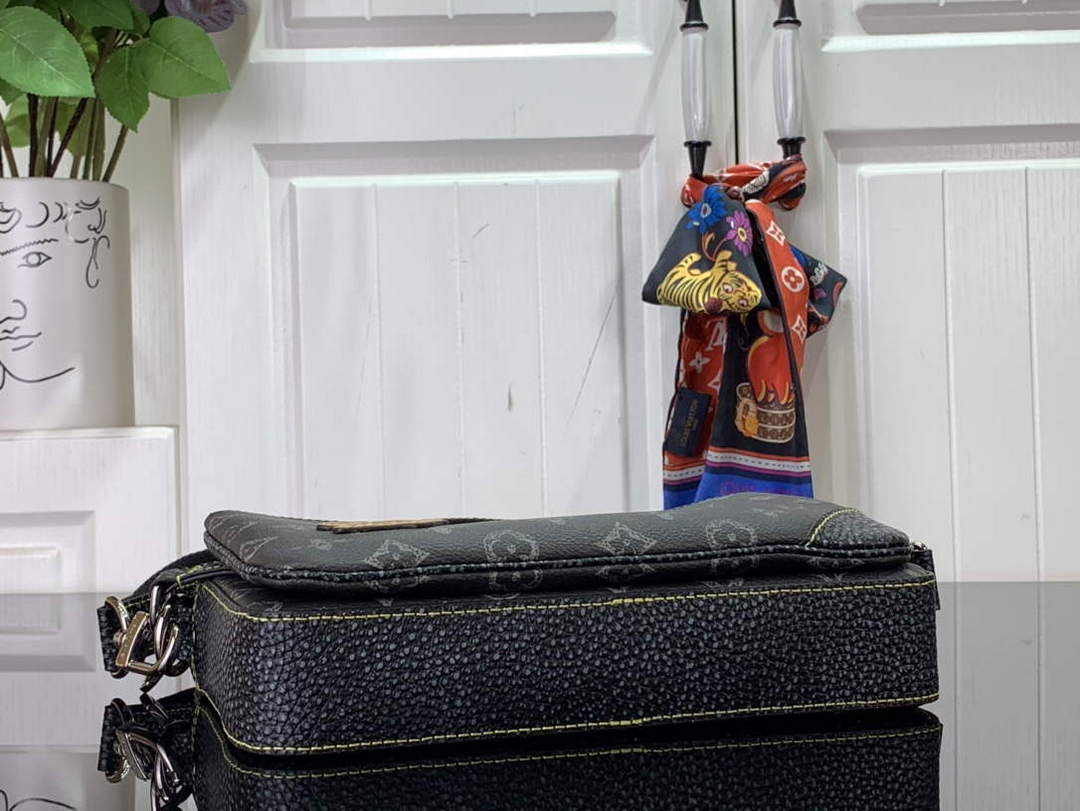 LV M69443 Louis Vuitton Trio Messenger Bag Monogram - Default Title - View 4