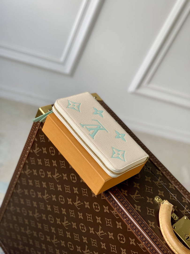 LV M69794 Louis Vuitton Zippy Wallet Matcha green