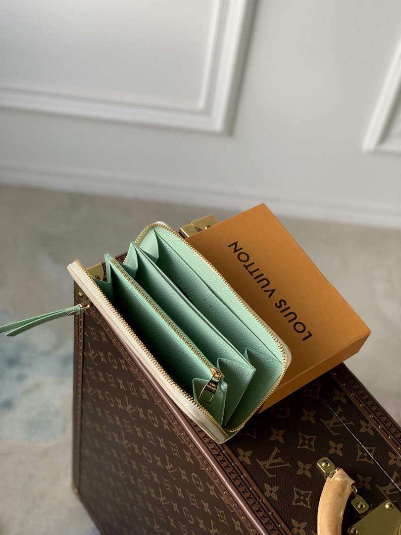 LV M69794 Louis Vuitton Zippy Wallet Matcha green