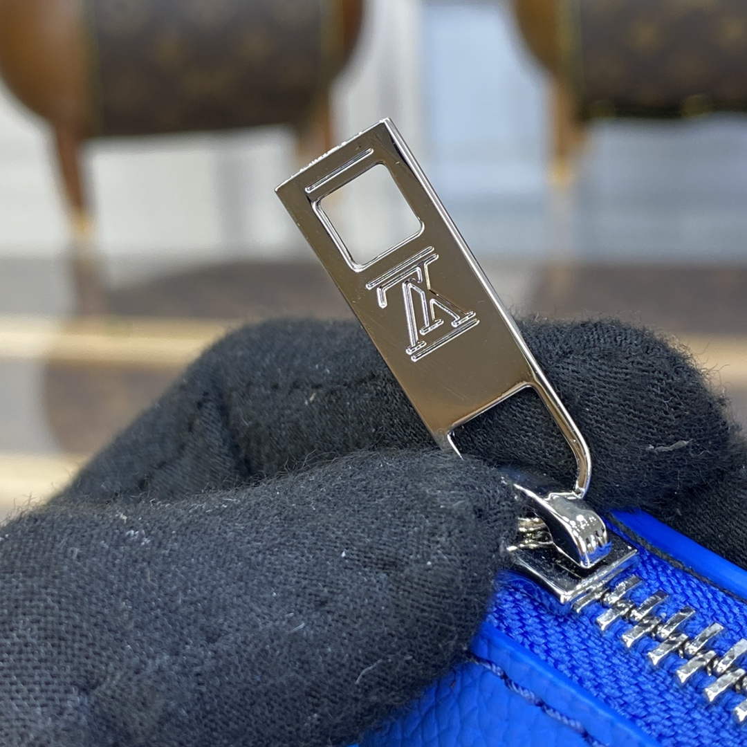 LV M69837 Louis Vuitton Takeoff Pouch Bag Dop blue