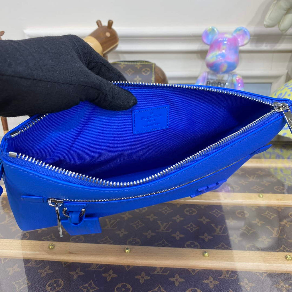 LV M69837 Louis Vuitton Takeoff Pouch Bag Dop blue