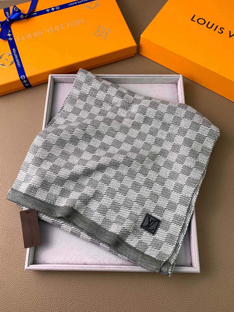 LV M70517 Louis Vuitton Petit Damier Scarf  L60152