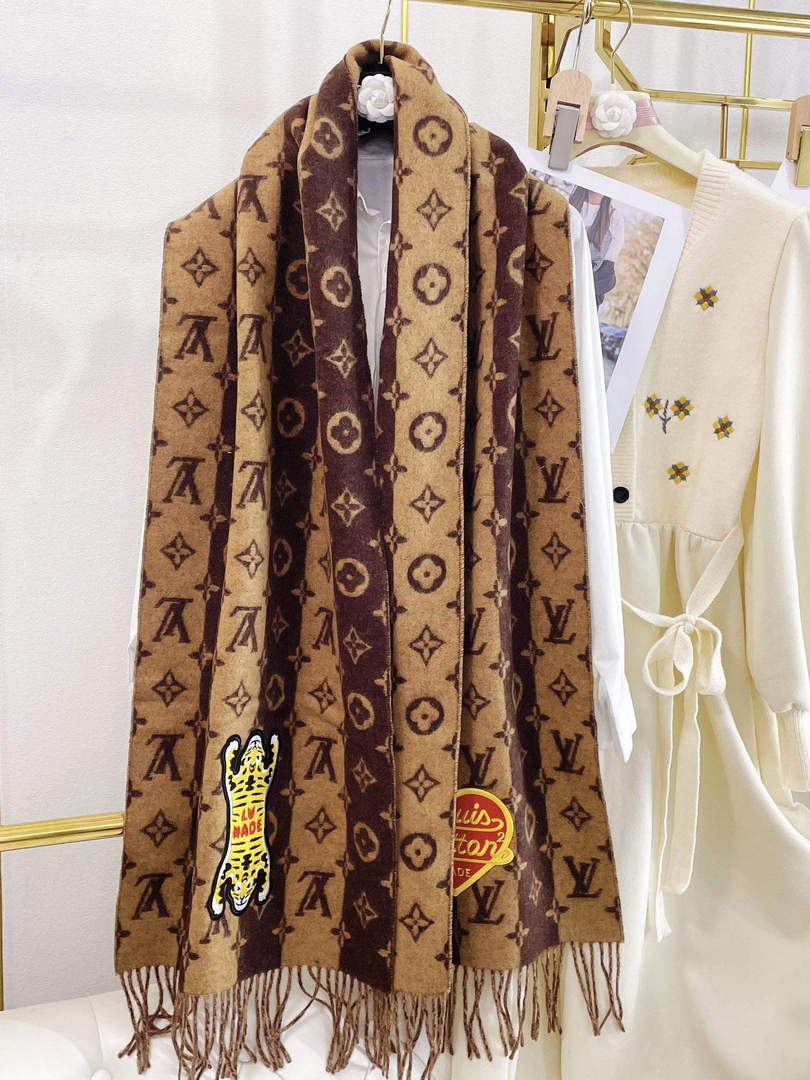 LV M70517 Louis Vuitton Petit Damier Scarf  L60161