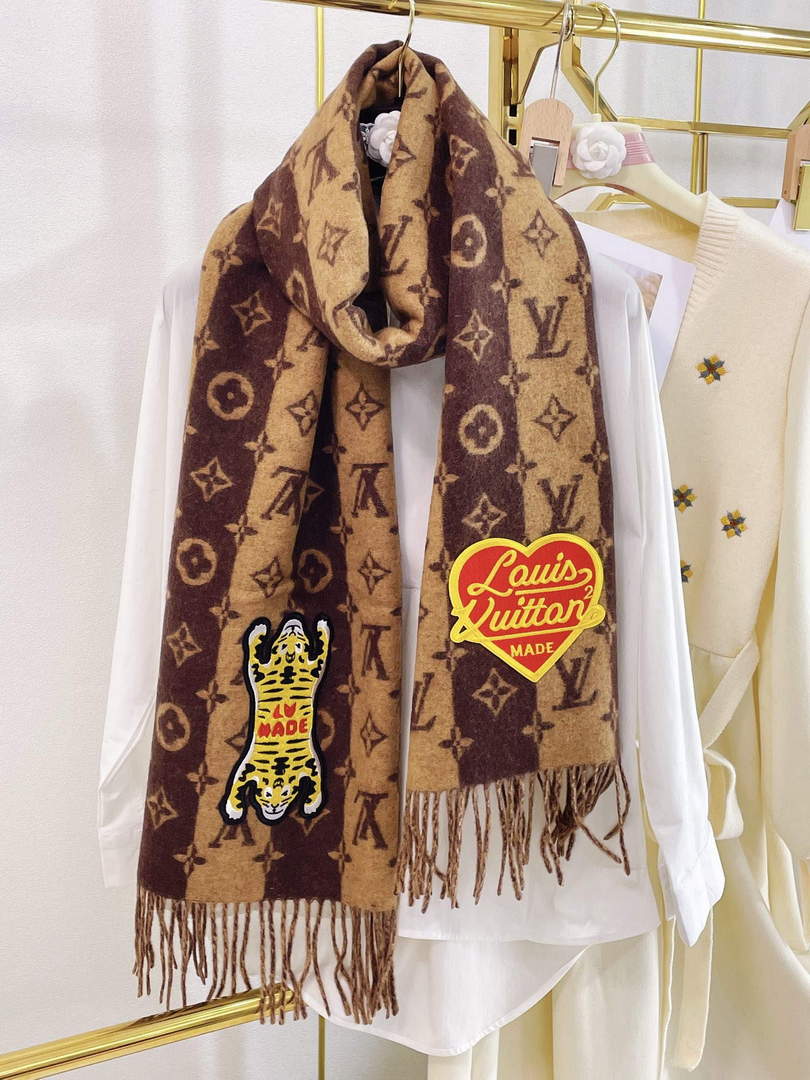 LV M70517 Louis Vuitton Petit Damier Scarf  L60161