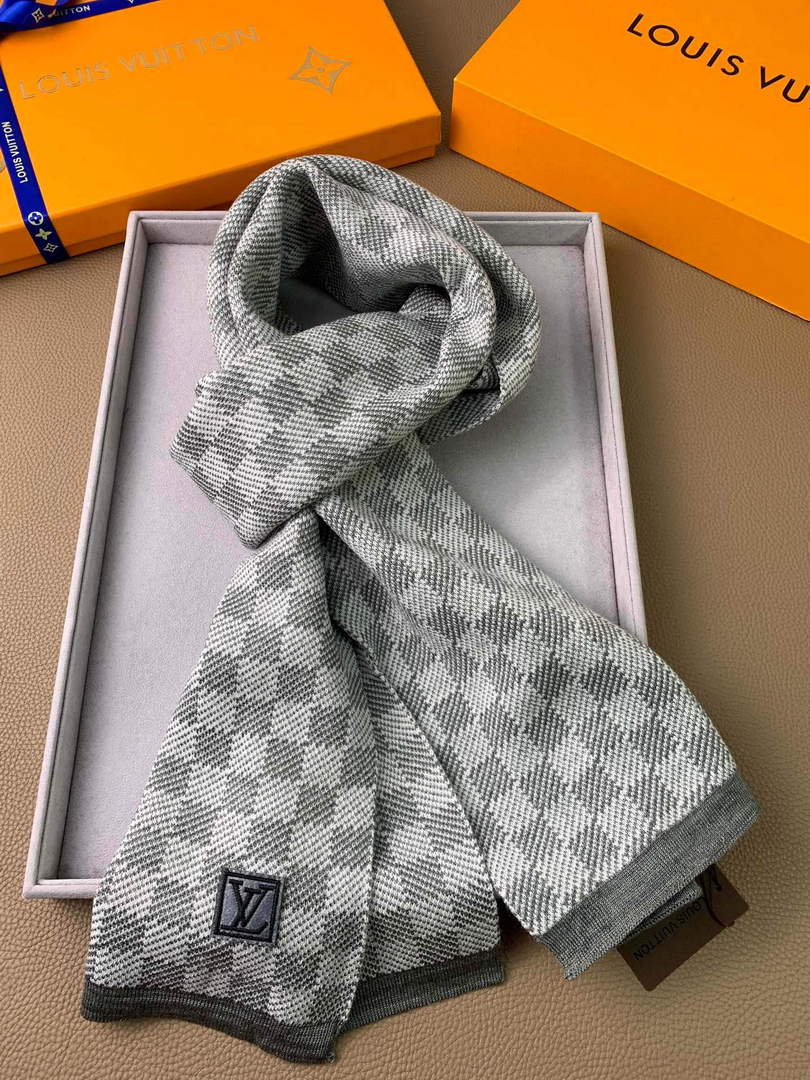 LV M70517 Louis Vuitton Petit Damier Scarf  L60152