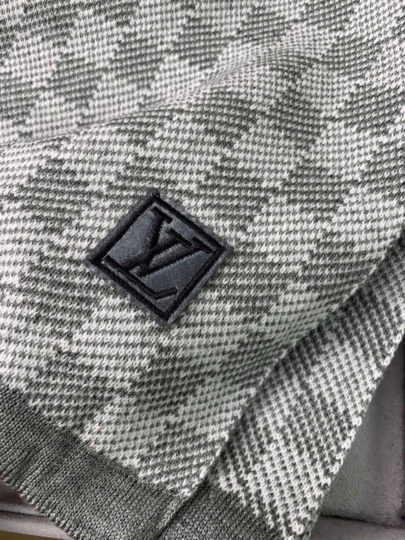 LV M70517 Louis Vuitton Petit Damier Scarf  L60152