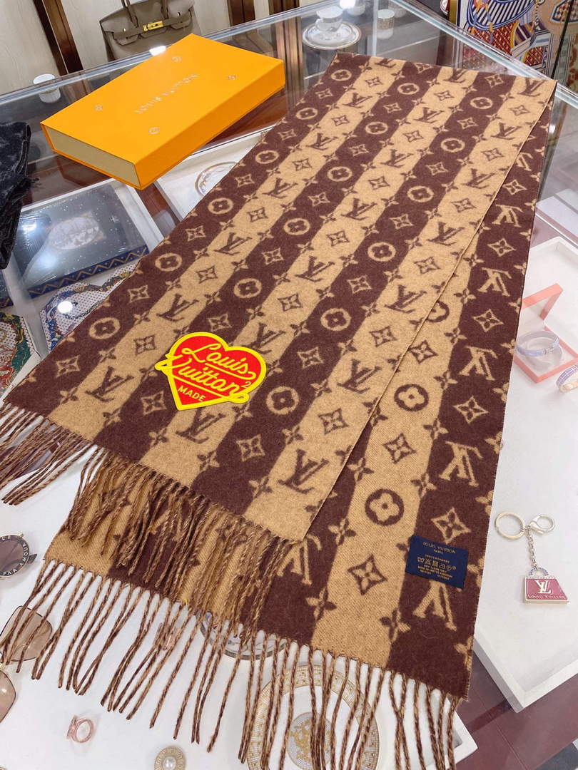 LV M70517 Louis Vuitton Petit Damier Scarf  L60161