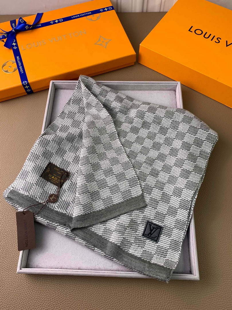 LV M70517 Louis Vuitton Petit Damier Scarf  L60152
