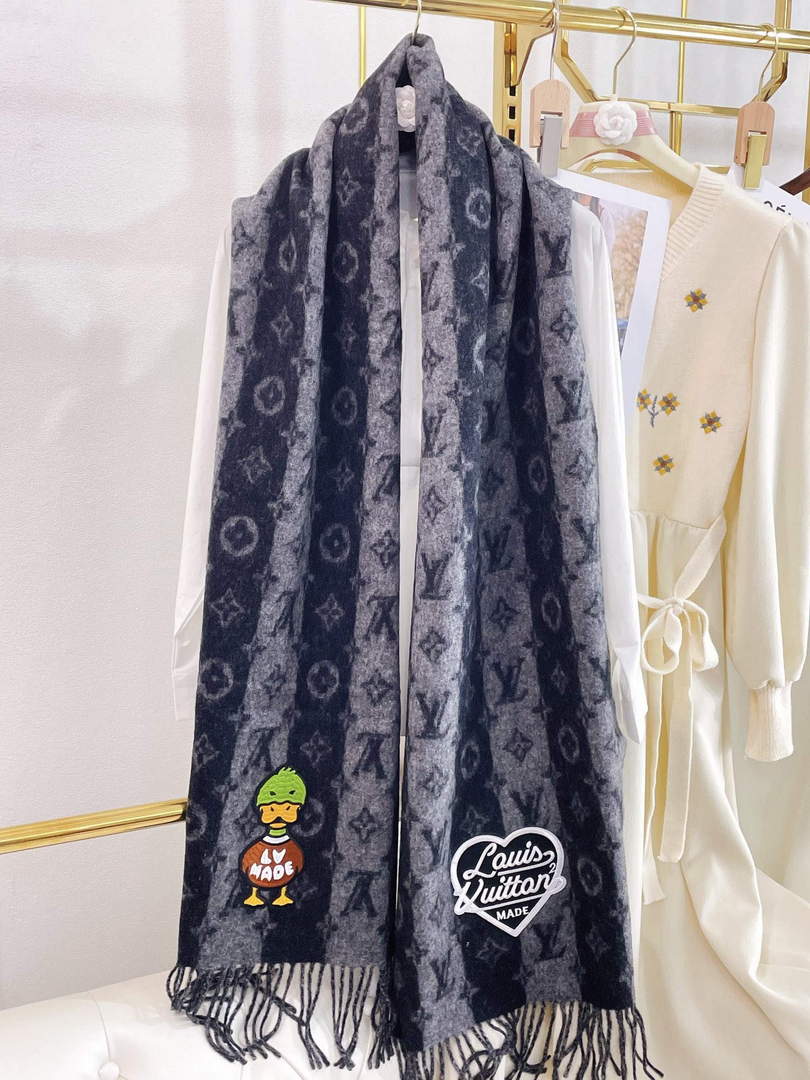 LV M70517 Louis Vuitton Petit Damier Scarf  L60162