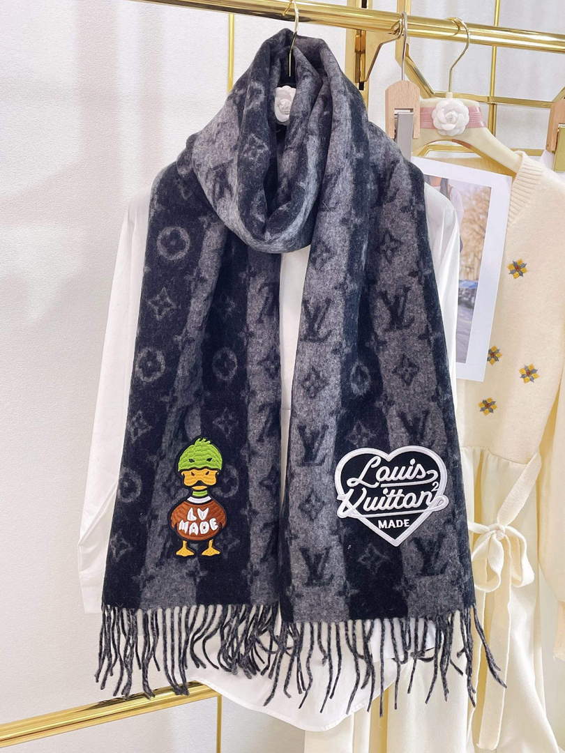 LV M70517 Louis Vuitton Petit Damier Scarf  L60162