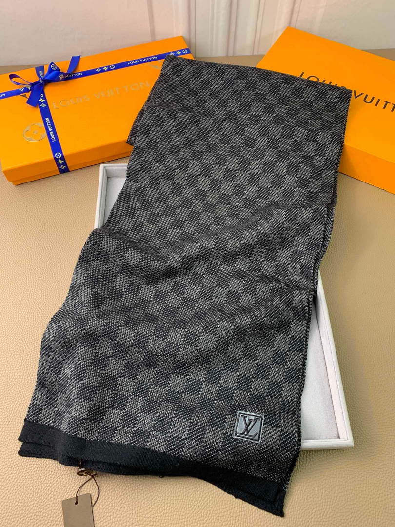 LV M70517 Louis Vuitton Petit Damier Scarf  L60153