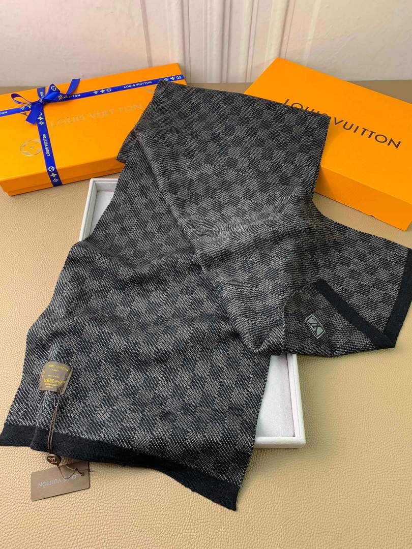 LV M70517 Louis Vuitton Petit Damier Scarf  L60153
