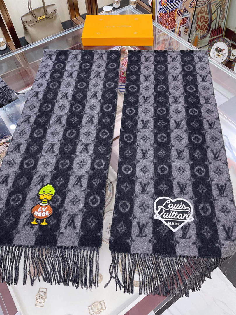 LV M70517 Louis Vuitton Petit Damier Scarf  L60162