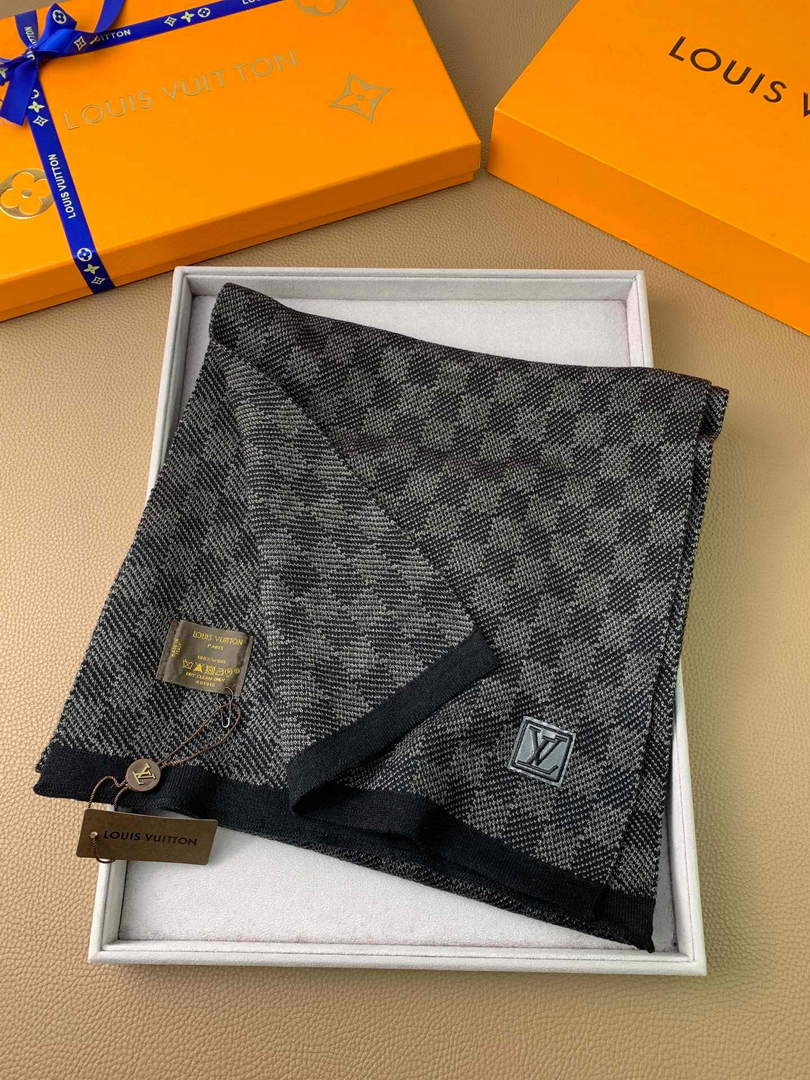 LV M70517 Louis Vuitton Petit Damier Scarf  L60153