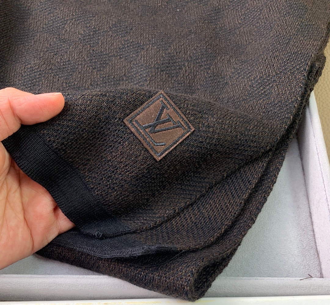 LV M70517 Louis Vuitton Petit Damier Scarf  L60154