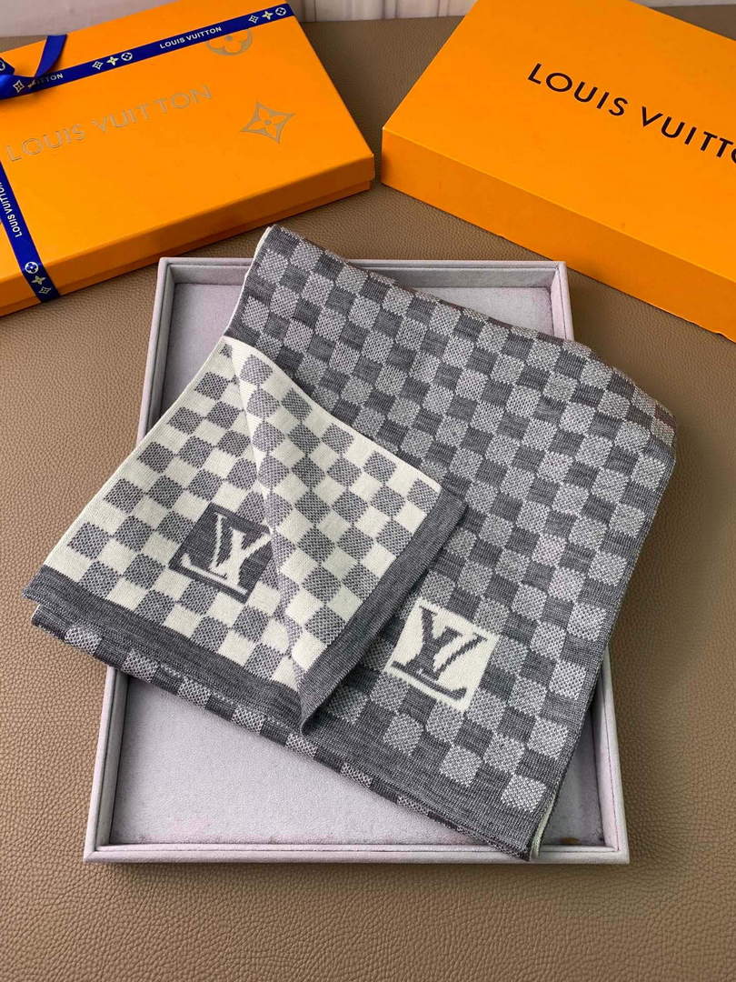 LV M70517 Louis Vuitton Petit Damier Scarf  L60156