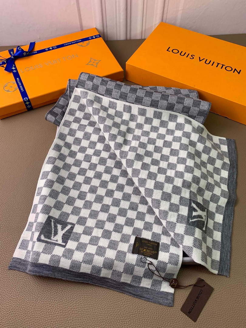 LV M70517 Louis Vuitton Petit Damier Scarf  L60156