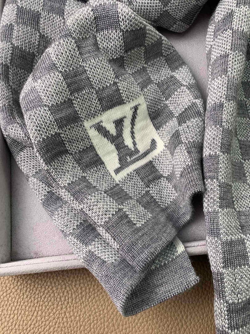 LV M70517 Louis Vuitton Petit Damier Scarf  L60156