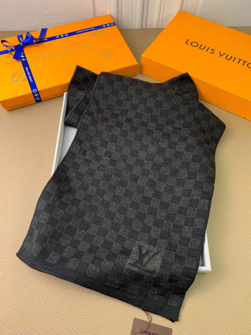 LV M70517 Louis Vuitton Petit Damier Scarf  L60157