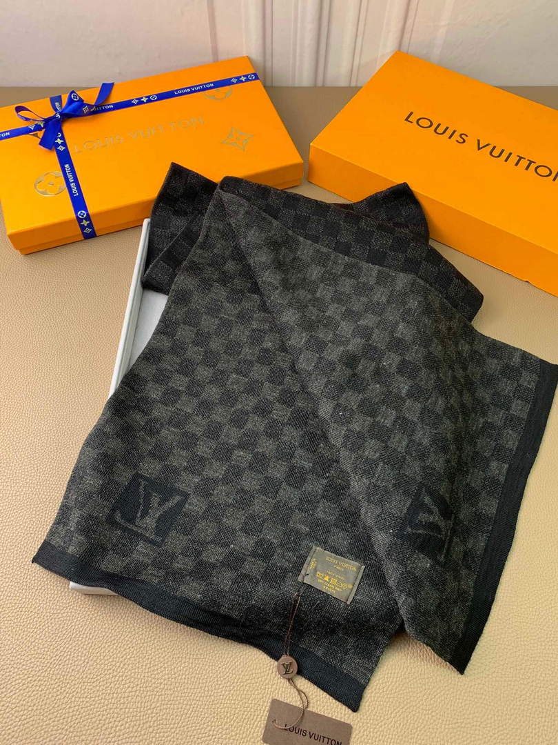LV M70517 Louis Vuitton Petit Damier Scarf  L60157