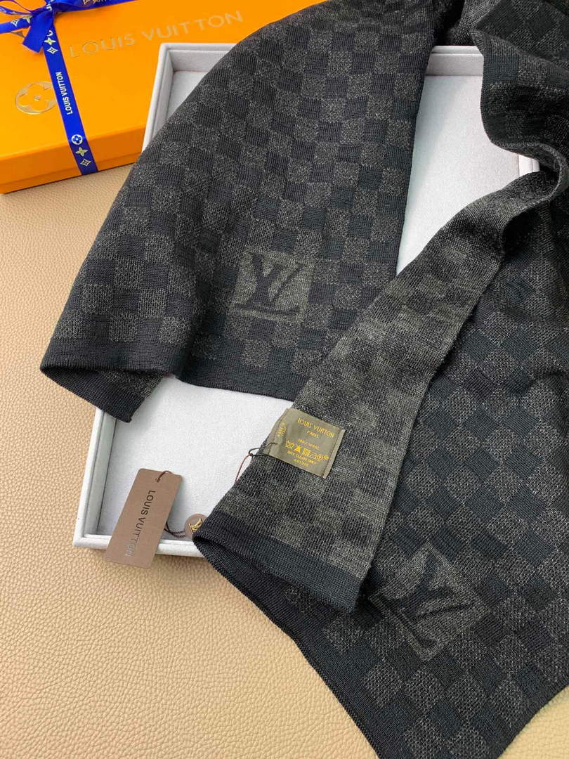 LV M70517 Louis Vuitton Petit Damier Scarf  L60157