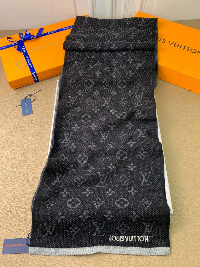 LV M70517 Louis Vuitton Petit Damier Scarf  L60159