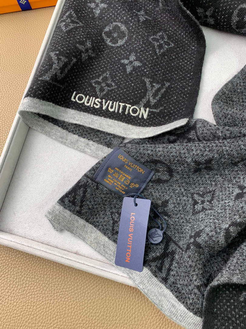 LV M70517 Louis Vuitton Petit Damier Scarf  L60159