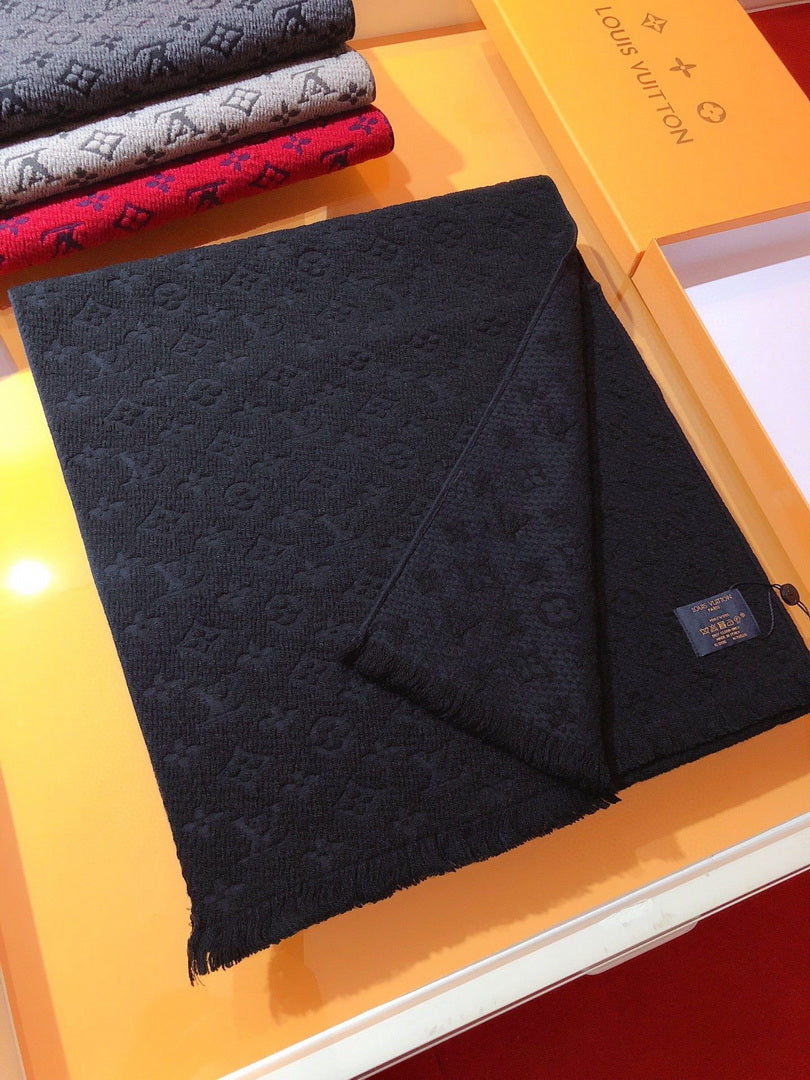 LV M70520 Louis Vuitton Monogram Classic Scarf L39036