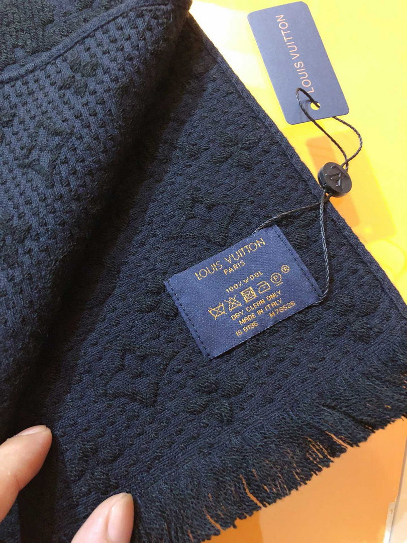 LV M70520 Louis Vuitton Monogram Classic Scarf L39036