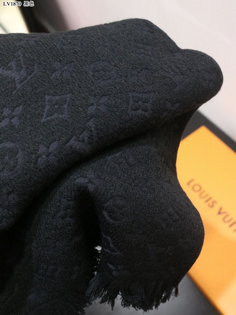 LV M70520 Louis Vuitton Monogram Classic Scarf L39036