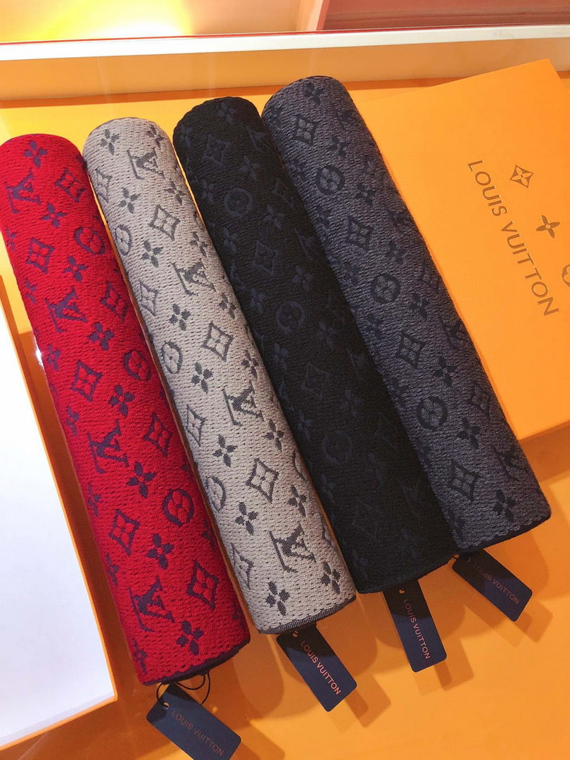 LV M70520 Louis Vuitton Monogram Classic Scarf L39036