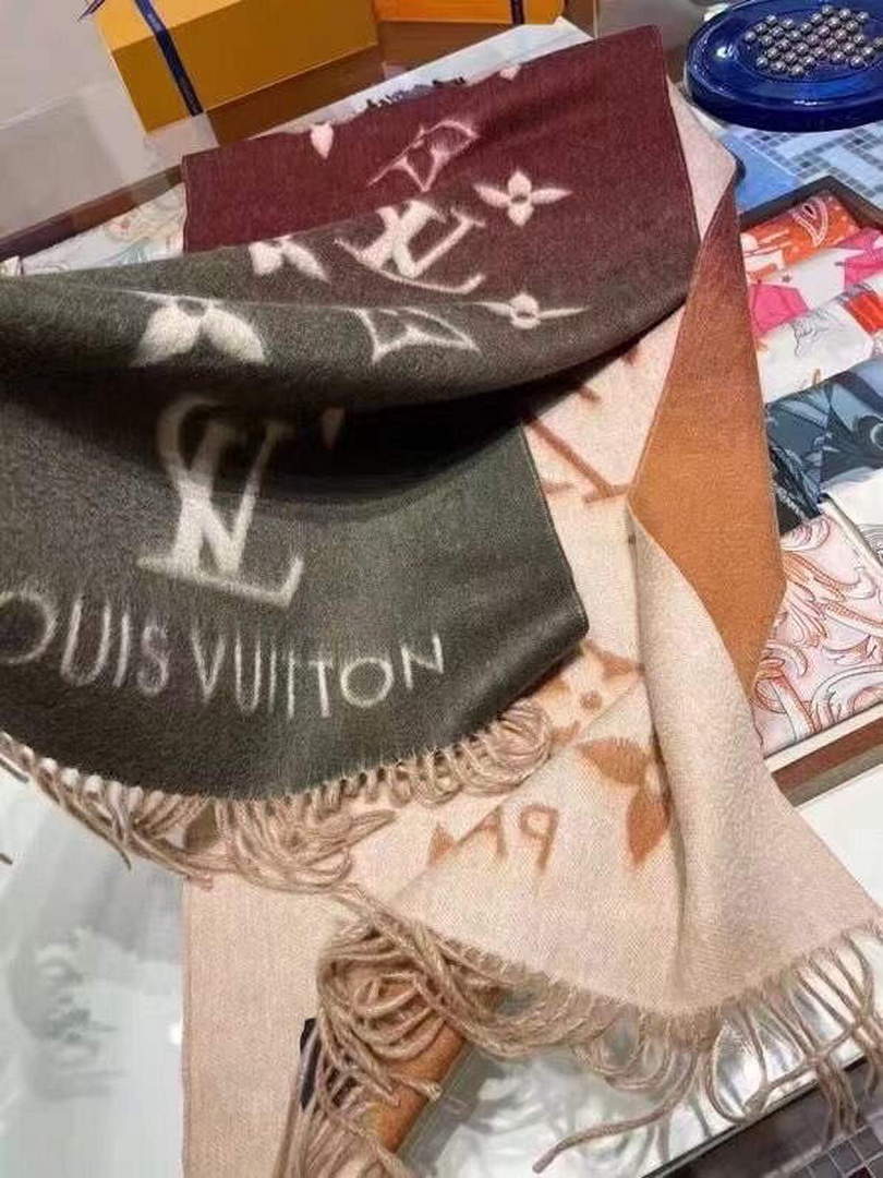 LV M70868 Louis Vuitton Reykjavik Gradient Scarf L60169