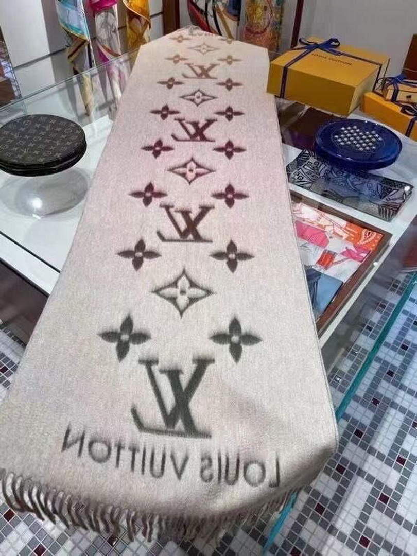 LV M70868 Louis Vuitton Reykjavik Gradient Scarf L60169