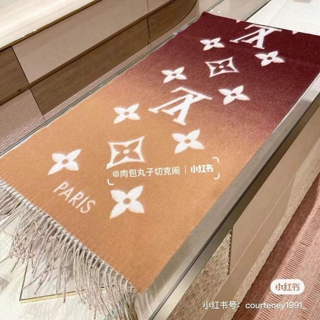 LV M70868 Louis Vuitton Reykjavik Gradient Scarf L60170