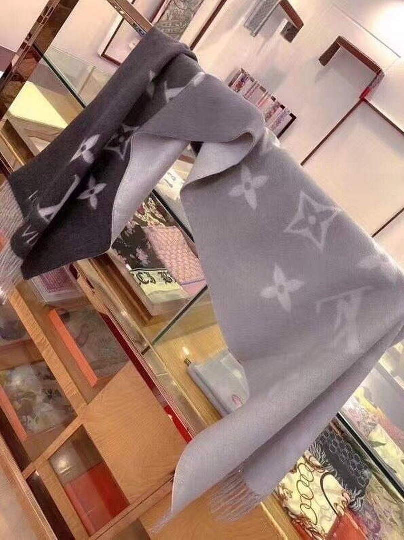 LV M70868 Louis Vuitton Reykjavik Gradient Scarf L60171