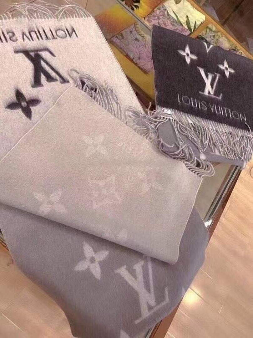LV M70868 Louis Vuitton Reykjavik Gradient Scarf L60171