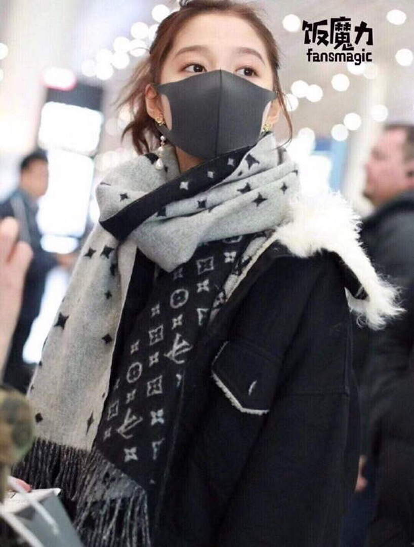 LV M70924 Louis Vuitton Monogram Split Scarf L60151