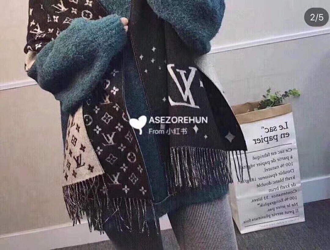 LV M70924 Louis Vuitton Monogram Split Scarf L60151