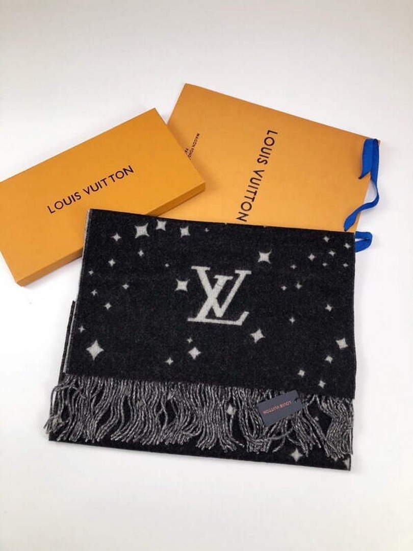 LV M70924 Louis Vuitton Monogram Split Scarf L60151
